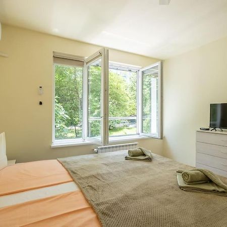 Top Location, Brand New 3 Bdrm Apt & Free Parking Sofia Ngoại thất bức ảnh
