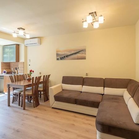 Top Location, Brand New 3 Bdrm Apt & Free Parking Sofia Ngoại thất bức ảnh