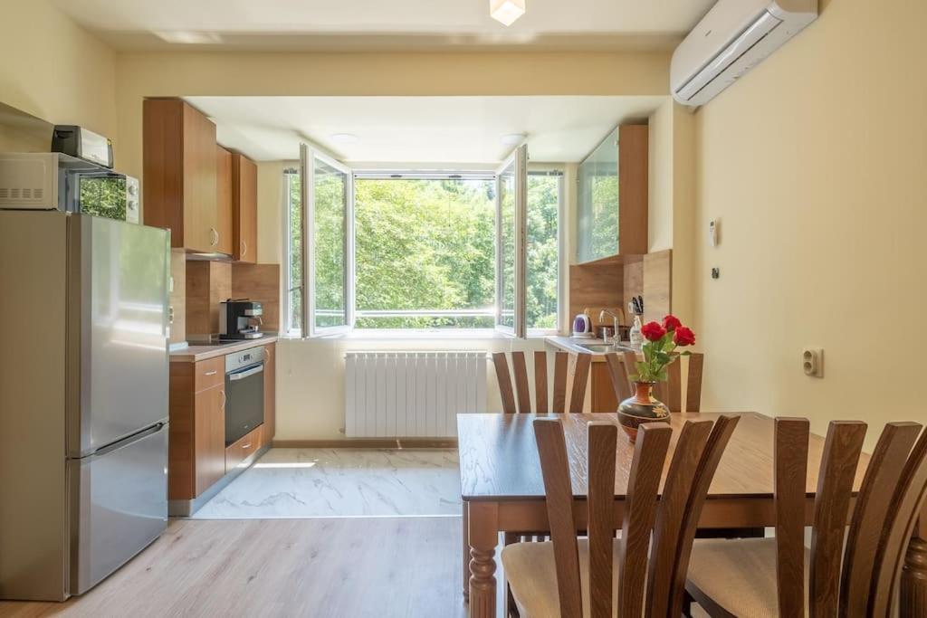 Top Location, Brand New 3 Bdrm Apt & Free Parking Sofia Ngoại thất bức ảnh