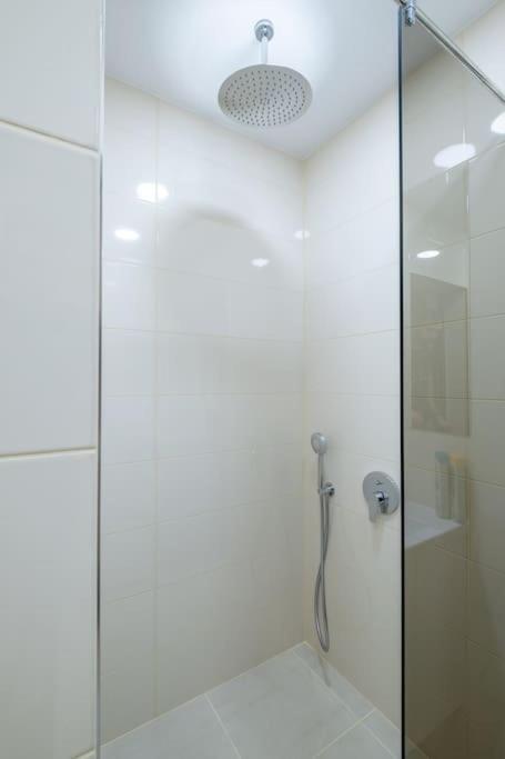 Top Location, Brand New 3 Bdrm Apt & Free Parking Sofia Ngoại thất bức ảnh