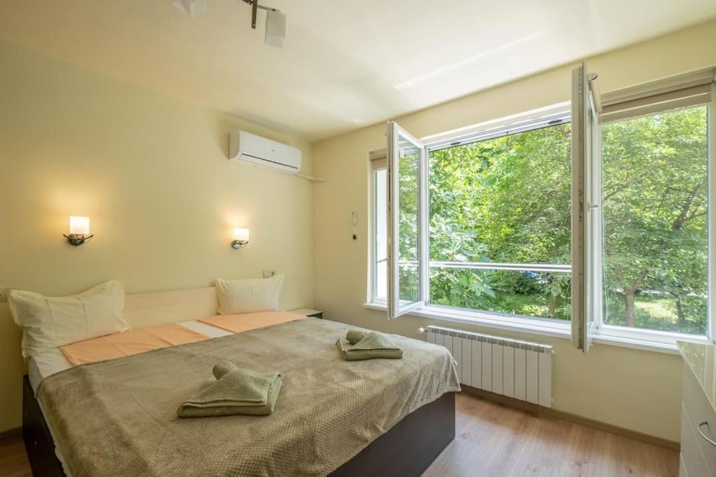Top Location, Brand New 3 Bdrm Apt & Free Parking Sofia Ngoại thất bức ảnh