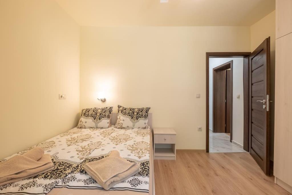 Top Location, Brand New 3 Bdrm Apt & Free Parking Sofia Ngoại thất bức ảnh
