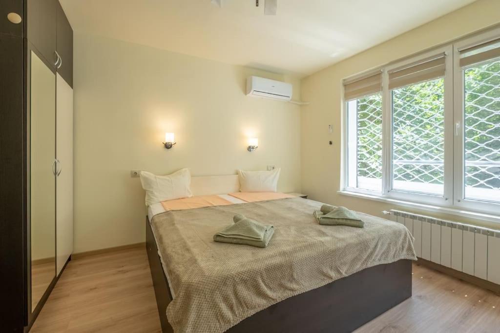 Top Location, Brand New 3 Bdrm Apt & Free Parking Sofia Ngoại thất bức ảnh
