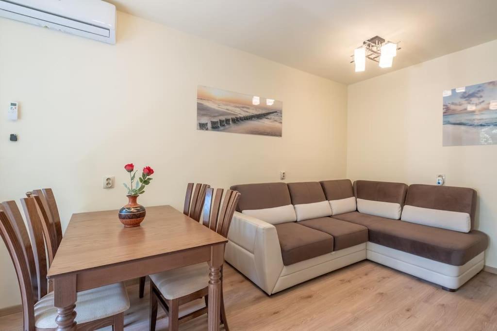 Top Location, Brand New 3 Bdrm Apt & Free Parking Sofia Ngoại thất bức ảnh