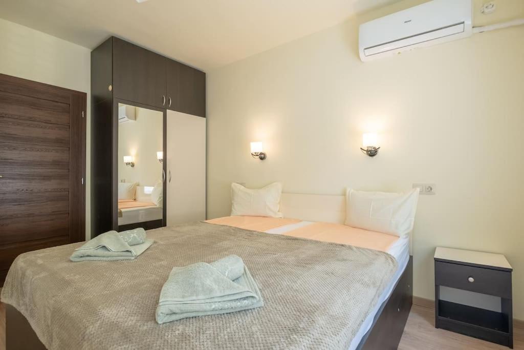 Top Location, Brand New 3 Bdrm Apt & Free Parking Sofia Ngoại thất bức ảnh