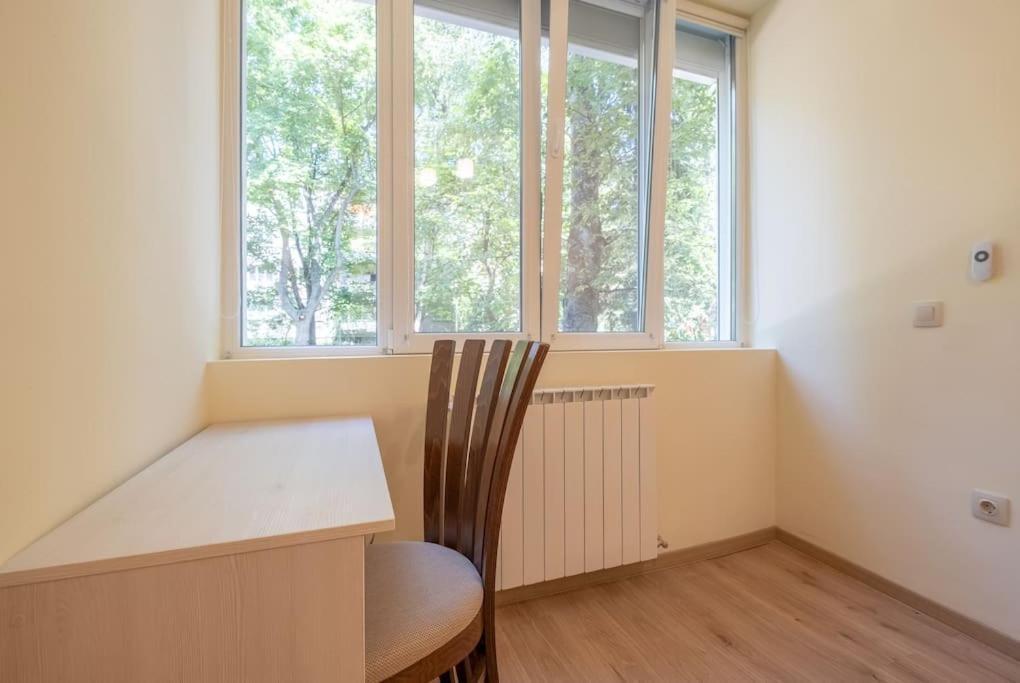 Top Location, Brand New 3 Bdrm Apt & Free Parking Sofia Ngoại thất bức ảnh