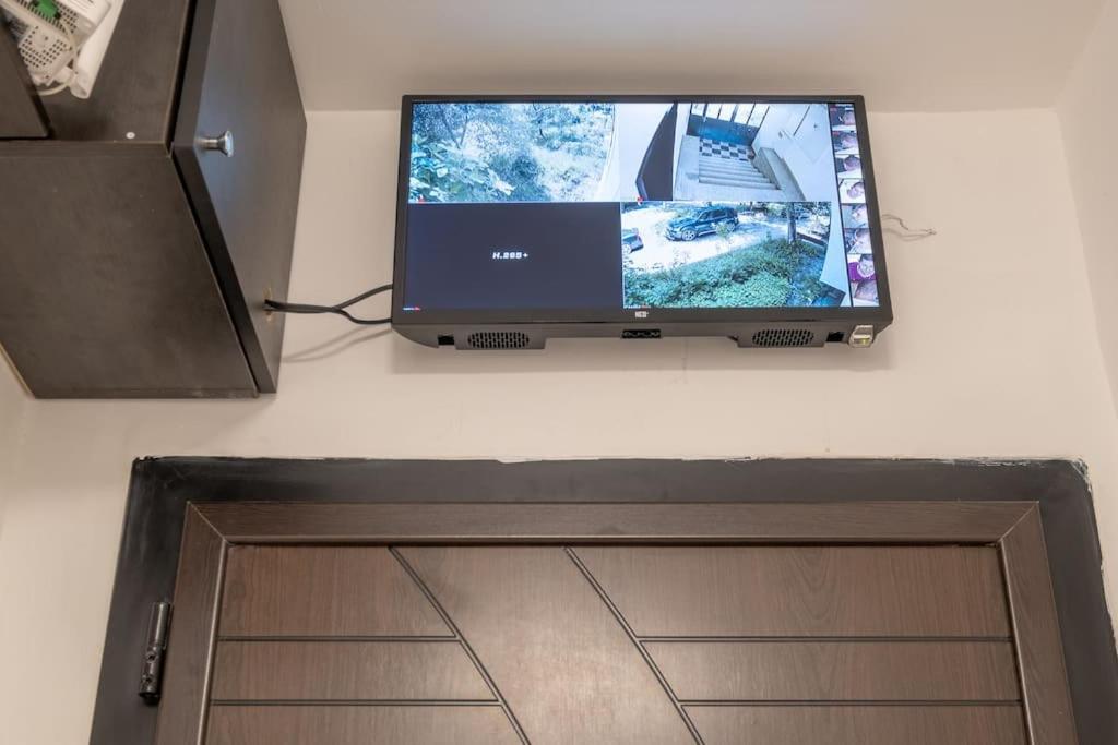 Top Location, Brand New 3 Bdrm Apt & Free Parking Sofia Ngoại thất bức ảnh