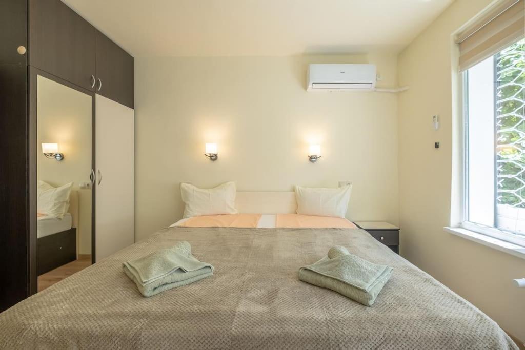 Top Location, Brand New 3 Bdrm Apt & Free Parking Sofia Ngoại thất bức ảnh