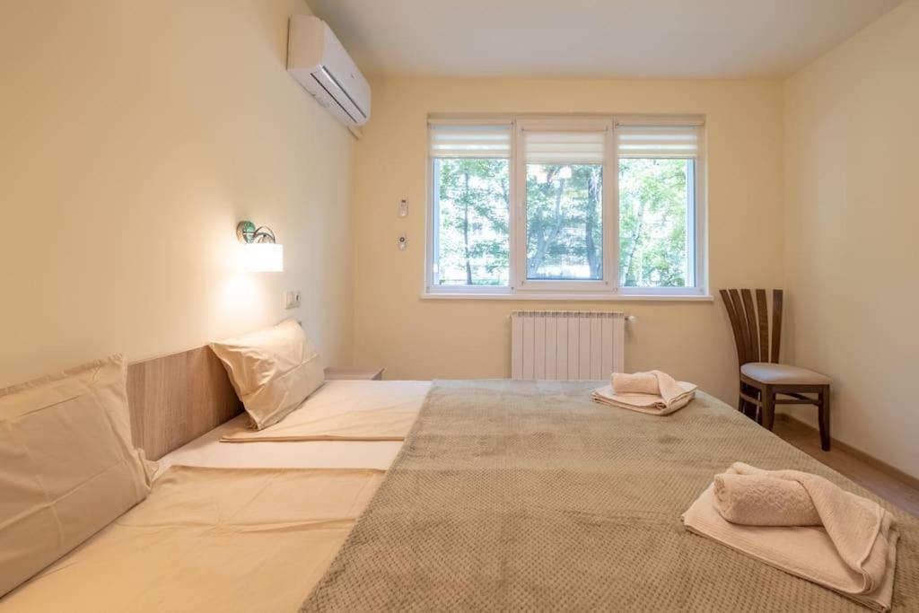 Top Location, Brand New 3 Bdrm Apt & Free Parking Sofia Ngoại thất bức ảnh