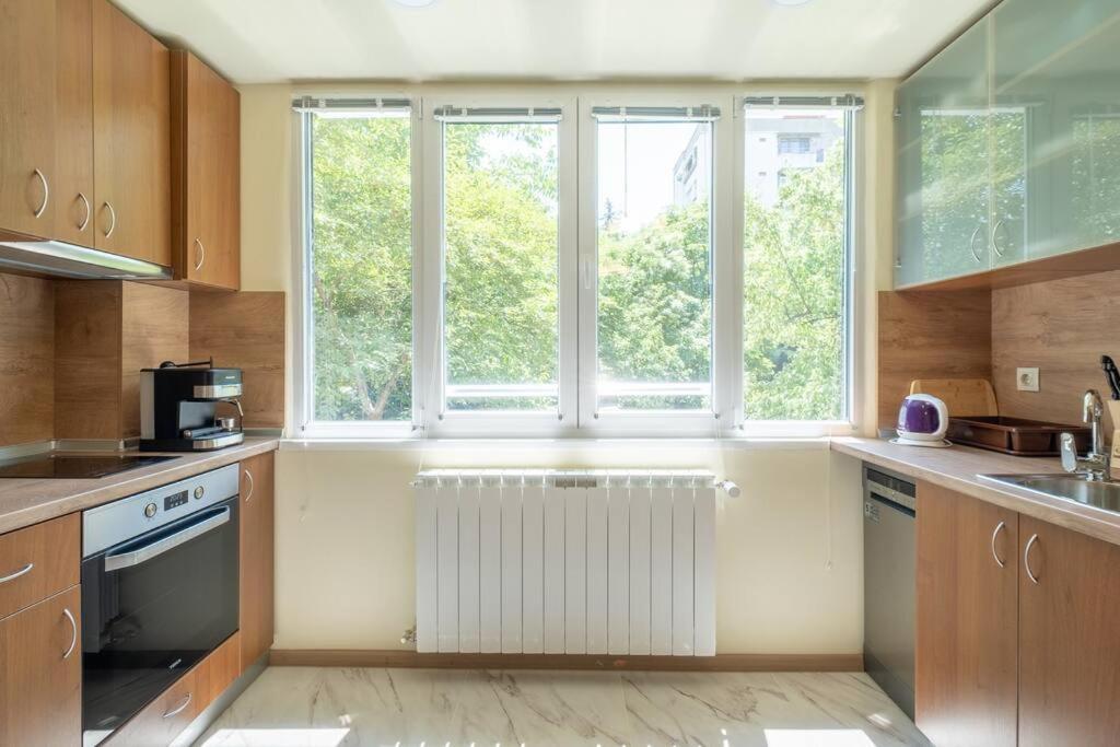 Top Location, Brand New 3 Bdrm Apt & Free Parking Sofia Ngoại thất bức ảnh